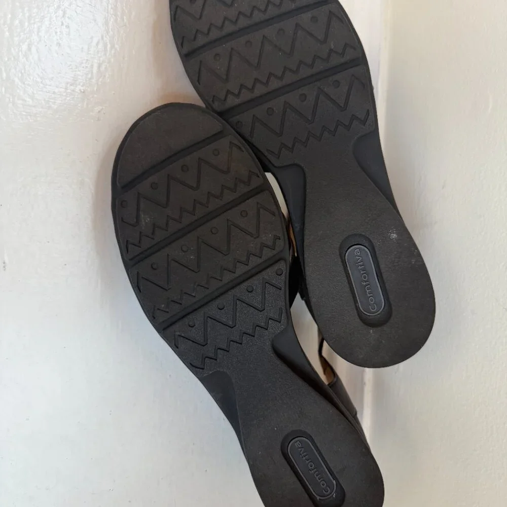 Comfortiva Persa Pillowtop Fisherman Sandals - BLACK - Picture 4 of 6